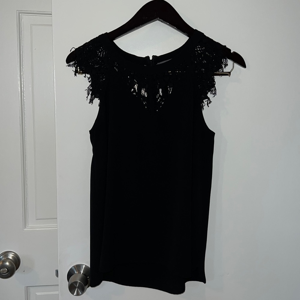 BRIXON IVY
Jarred Lace Detail Cap-Sleeve Blouse